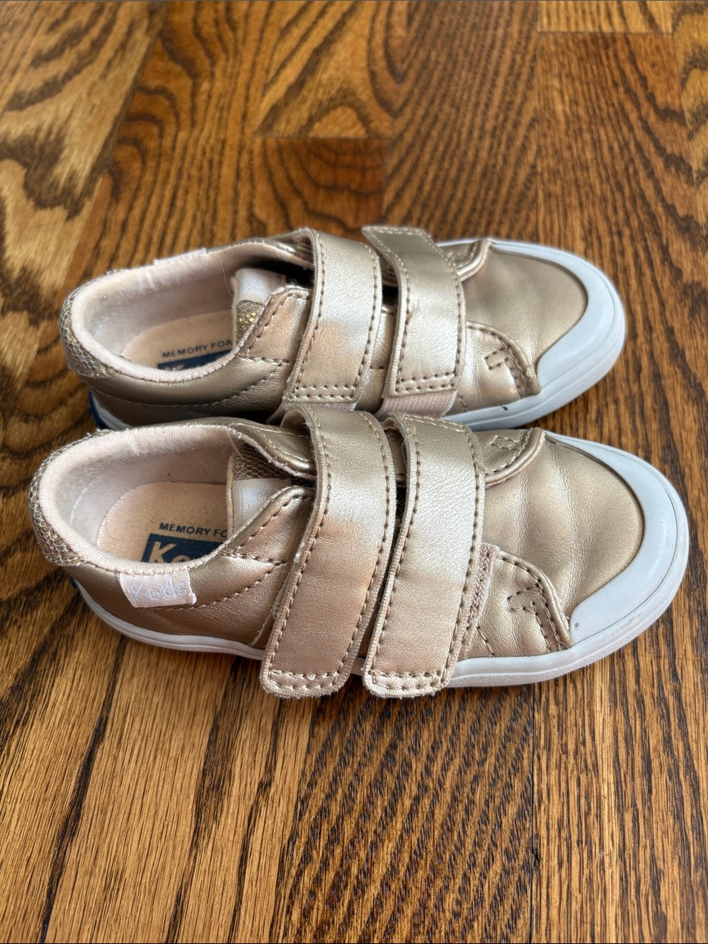 Keds gold girls’ Courtney HL velcro low top sneakers, size 7.5 Excellent cond